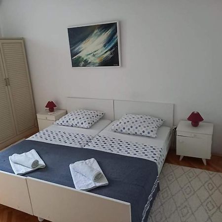 Studio Darija For 2 Persons S Terasom Wi-Fi & Parking Apartamento Makarska Exterior foto